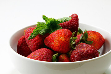 Red strawberries in a bowl