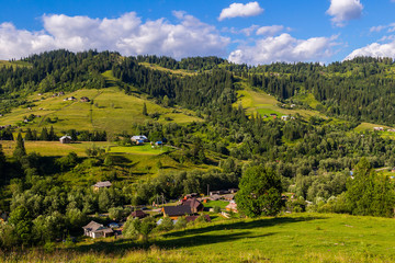 Obraz premium Rural houses in village Dzembronia at Carpathian mountains, nature summer landscape, Ukraine.
