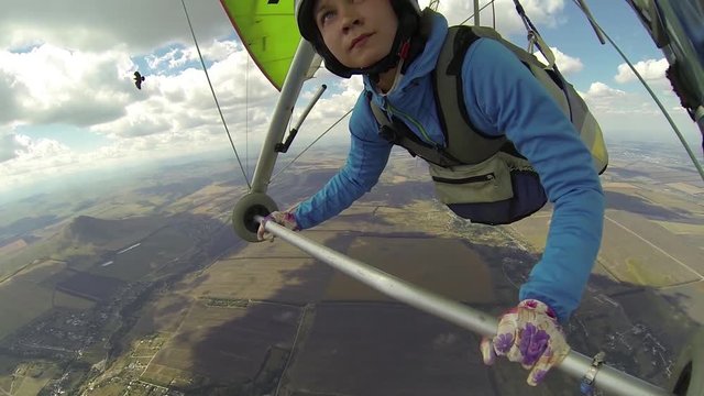Eagle tried to attack hang glider
