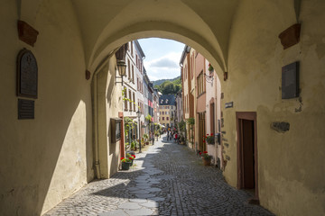 GERMANY, BERNKASTEL, MOSELLE. Small lane in the historic centre of Bernkastel-Kus, a main attraction of the picturesque Moselle Valley