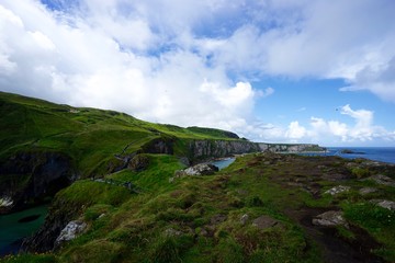Fototapeta na wymiar Landschaft um Carrick-a-Rede - Rope Bridge / Nordirland