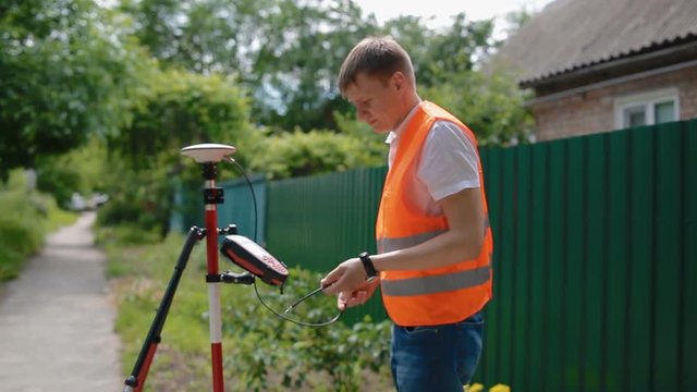 Worker prepare geodetic device for surveying