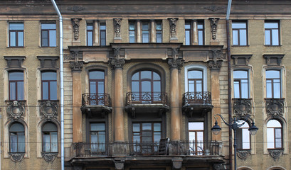 Fototapeta na wymiar windows in old building photo