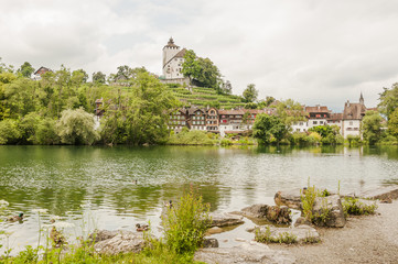 Fototapeta premium Werdenberg, Stadt, Altstadt, Buchs, Schloss, See, Altstadthäuser, Spazierweg, Alpen, Sommer, Schweiz