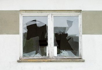 broken window / broken window at a house