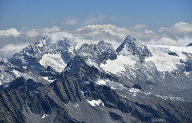 Fototapeta na wymiar LUFTBILD - Tuxer Alpen und Hohe Tauern