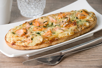Pizzabrot mit Lachs