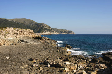 Fototapeta na wymiar Felsenküsten am Mittelmeer