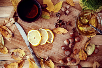 green tea with honey and hazelnuts