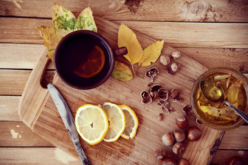 green tea with honey and hazelnuts