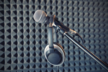 Cuffie e microfono per cantare