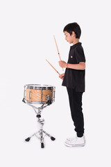 Giovane allievo batterista