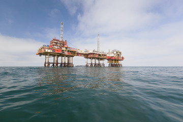 Fototapeta na wymiar Oil platform