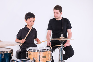 Il maestro e l'allievo. Lezioni di percussioni