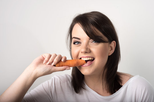 girl eating carrot,