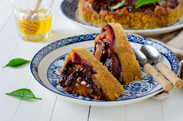Pie with caramelized plums without gluten in corn flour