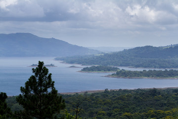 Fototapeta na wymiar Arenal lake and rainforest