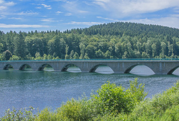 Fototapeta na wymiar die Versetalsperre im Sauerland bei Lüdenscheid mit der Klamer Brücke,NRW,Deutschland