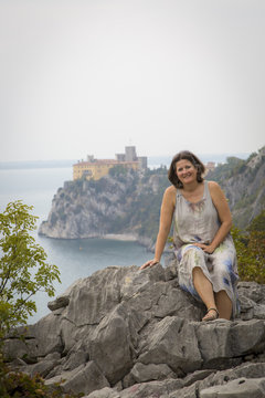 Frau am Rilkeweg in Duino,Italien
