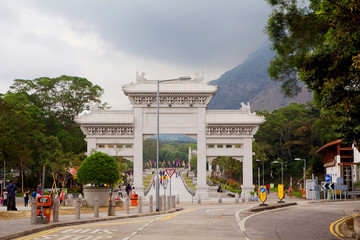 Главные ворота в монастырь По Линь на острове Лантау. Гонконг.
