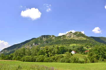 Widok na Haligowskie Skały, Pieniny, Słowacja © Jurek Adamski
