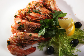 Fried King prawns with green salad and olives