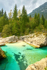 Flussbett der Soca mit Badestelle - Triglav Nationalpark, Slowenien