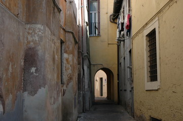 Morbider Charme. Seitengasse in Rom.