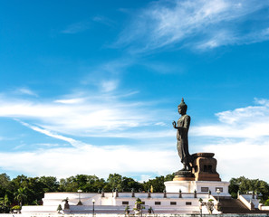 Obraz premium Big Buddha statue under blue sky in Thailand