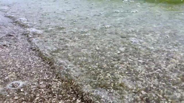 Прибрежные волны/ Прибрежные волны Азовского моря в жаркий летний день