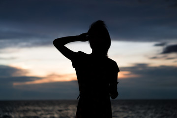 Fototapeta premium Girl silhouette with sunset sky.