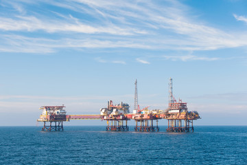 Oil platform
