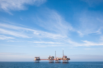 Offshore oil platform