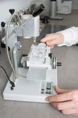 Optican adjusting measuring machine
