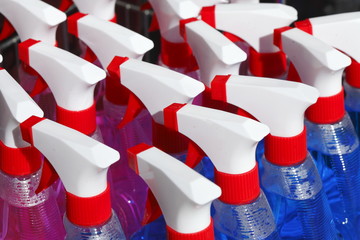 Plastikflaschen mit Waschmittel