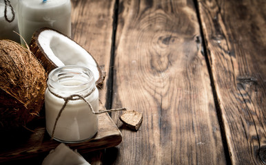 Coconut fresh cream .