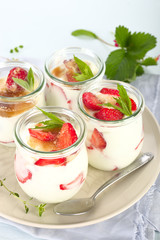 Joghurt mit Erdbeeren