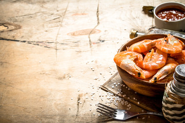 Fresh shrimp with sauce.