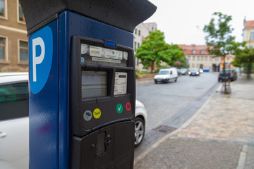 Parkscheinautomat an einer Straße