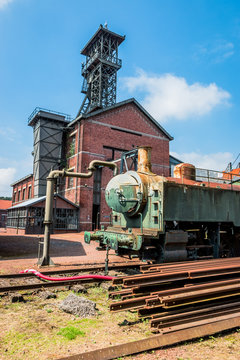 B&acirc;timents et train du centre historique minier de Leward