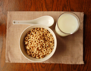 Cheerios - Bowl with cheerios whole grain cereals. 