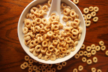 Cheerios - Bowl with cheerios whole grain cereals. 
