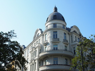 Altbau in Berlin: Nobles Eckhaus am Kurfürstendamm