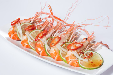 Fried giant freshwater prawn in Mekong style uith lemon and chil