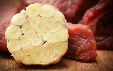 Raw beef with garlic