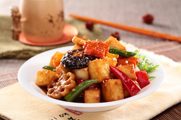 Lotus root simmered tofu with mushroom, chili and sliced lotus o