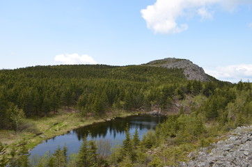 Fototapeta na wymiar Озеро на вершине горы
