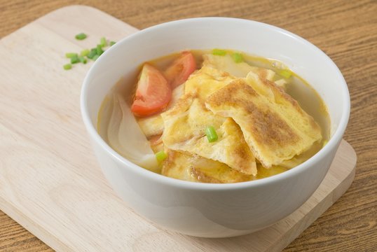 Thai Omelet Soup with Tomatoes, Onion and Chopped Scallion