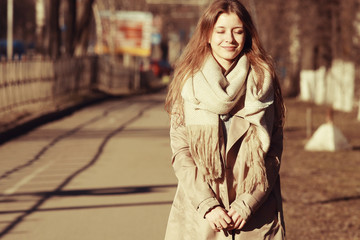 Urban portrait of a happy woman in coat