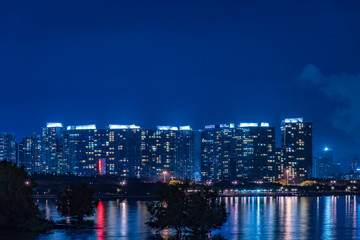 Fototapeta na wymiar 中国・深センの高層ビル群の夜景